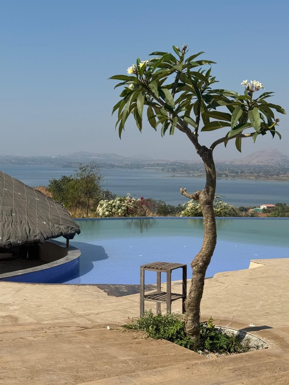 Xonlake infinity pool overlooking Lake Beale